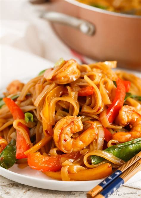 The cold weather is here and what better way to warm up your stomach than our chinese noodles served with bok choy, tender shrimps and delicious cremini mushrooms! An easy and flavorful weeknight dish to satisfy your stir ...