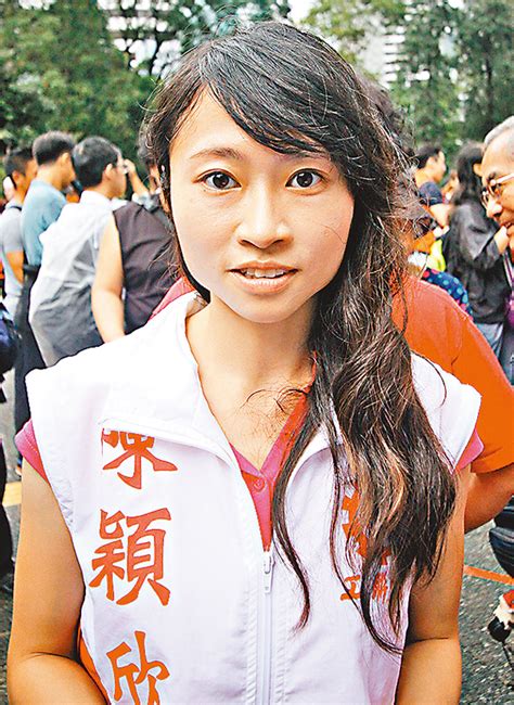Include (or exclude) self posts. 陳穎欣：街坊冀區議員常在身邊 - 香港文匯報