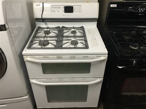 The top oven is 2.5 cubic feet and has one normal cooking rack. Maytag Gemini 30" White Double Oven Freestanding Gas Range ...