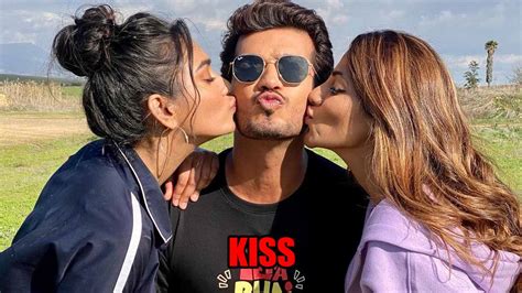 Khatron Ke Khiladi 11 Nikki Tamboli And Sana Makbul Kiss Arjun Bijlani Fans Love It Iwmbuzz