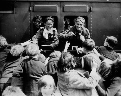 dunkirk evacuation 33 dramatic photos of the world war ii miracle
