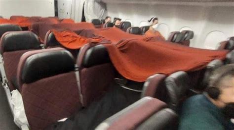 Exclusive Qantas Crew Sleep Across Seats In Front Of Passengers Australian Aviation