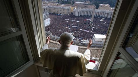 Popes Last Sunday Blessing Draws Crowd At Vatican