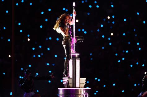 Watch Jennifer Lopezs Epic Pole Dance Moves From The Super Bowl 2020
