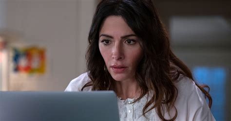 Sexlifes Horny Finale Is About More Than Just Sex Sarah Shahi Explains Why Gossip Timelines