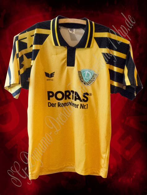Weinrot ist die farbe, die den erfolg bringen soll. SG Dynamo Dresden Fansammlung | Trikots | Saison 93/94 ...