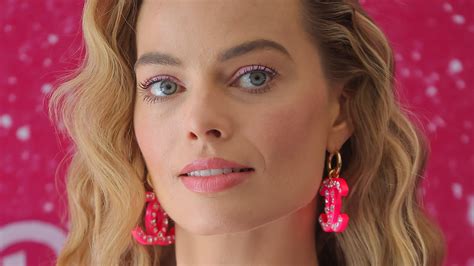 Margot Robbies Hair Has Never Looked So Much Like An Actual Barbies — See The Photos Allure