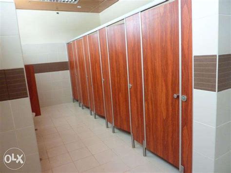 Kepler Phenolic Woodgrain Board Toilet Partition Compact Bathroom