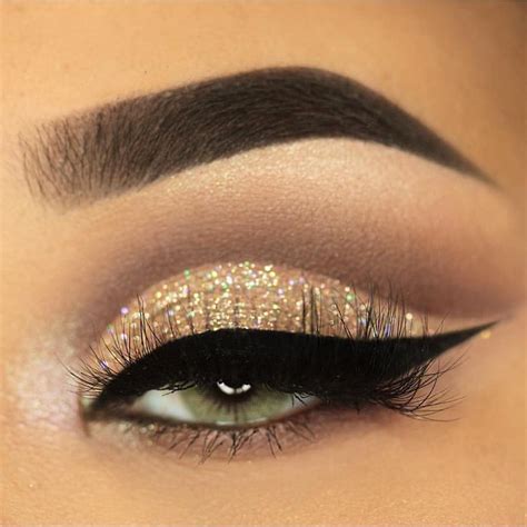 52 Best Gold Eye Makeup Looks And Tutorials Gold Eye Makeup Gold