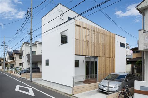 Minka, as the japanese call them, are traditional japanese houses characterized by tatami floors, sliding doors, and wooden verandas. Japanese Small House Design by Muji Japanese Retail ...