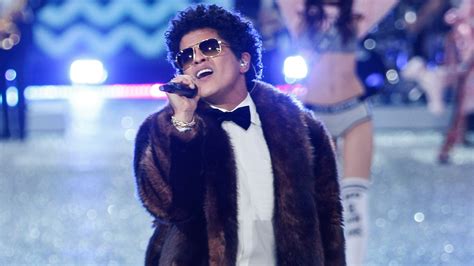 Bruno Mars Performs Chunky At Vs Show 2016 Teen Vogue