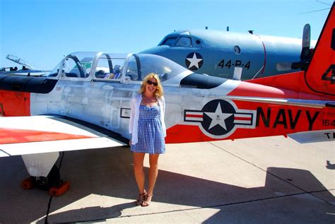 Warbird pinup girls is an annual calendar featuring 12 classicly done 1940's pin up girls with 12 flight worthy wwii warbirds. Pin en FLY GIRL