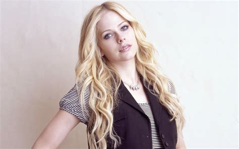 Avril Lavigne Avril Lavigne Wallpaper 31810187 Fanpop