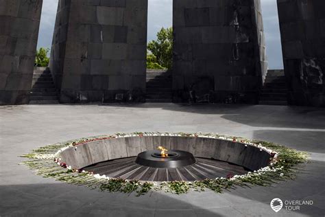Der genozid ereignete sich im kontext eines langjährigen konflikts zwischen der damaligen ruandischen regierung und der rebellenbewegung ruandische patriotische front (rpf). Jerewan Genozid Denkmal Armenien Zizernakaberd | Overlandtour