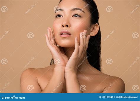 Belle Fille Asiatique Nue Touchant Le Visage Photo Stock Image Du Visage Sant