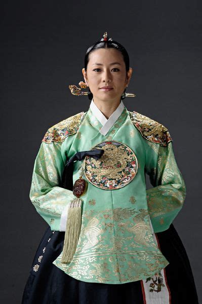 Korea Joseon Dynasty Queens Hanbok With Dangui Type Blouse