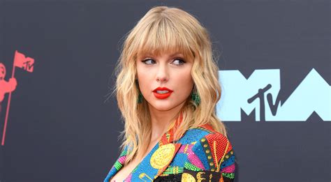 Taylor Swift Surprises Fans With New Version Of Wildest Dreams