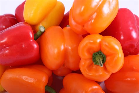 It is widely cultivated as well as used in food in many countries around the world. Wallpaper : food, fruit, Pepper, background, produce, land ...