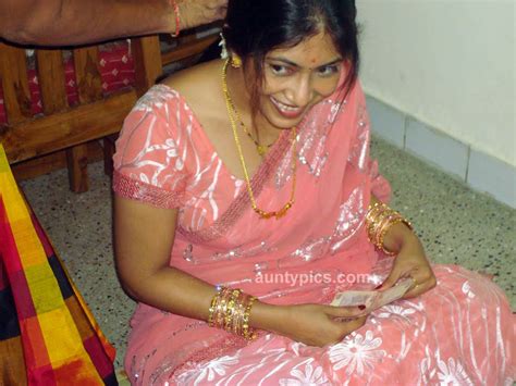 Hot Images Of Hot Mallu Garam Bhabhi Reshma Hot Devika Hot Boob