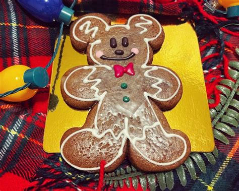 Where To Get A Mickey Gingerbread Cookie At Disneyland David Vaughn