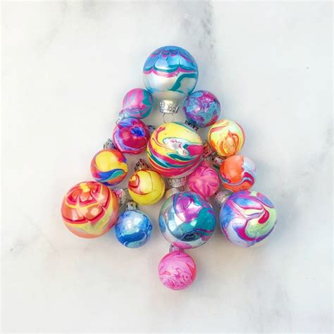 Edgy Diy Marble Christmas Ornaments Shelterness