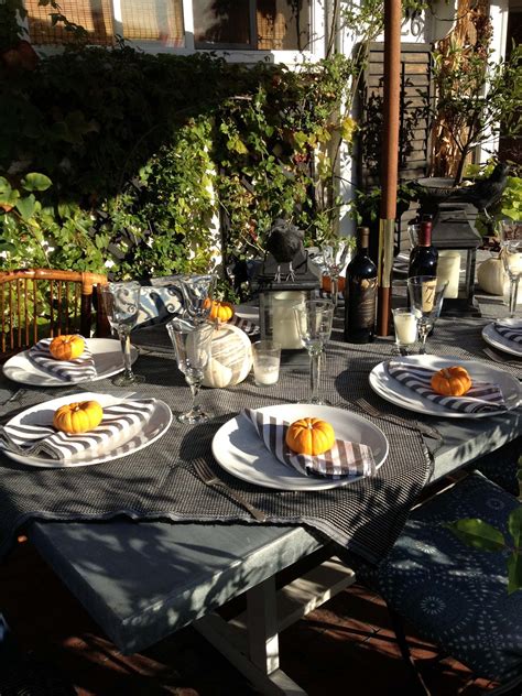 We start off cautiously, with adorable halloween appetizers and only slightly spooky halloween main dishes. The Willows Home & Garden: halloween dinner party