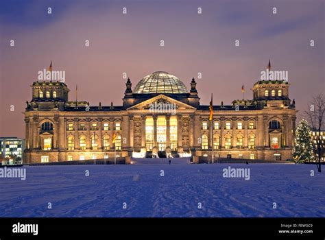 Berlin Reichstag Christmas Snow Hi Res Stock Photography And Images Alamy