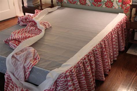 The splits allow the side skirts to hang. Easy bed skirt | If I had more time | Pinterest | The box ...