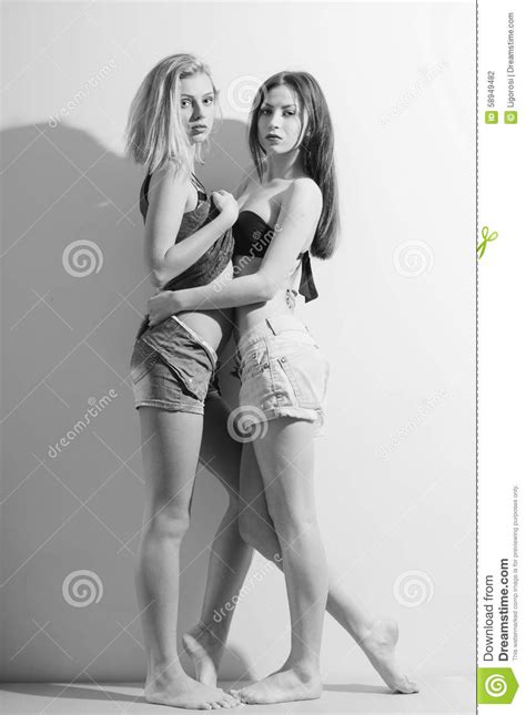 Deux Filles Romantiques Sexy De Mode Belles Dans Des Jeans Photo Stock