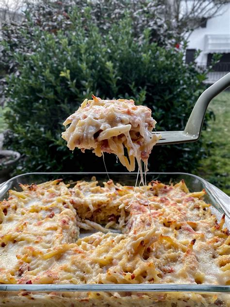 Pochi passaggi semplici e veloci porteranno a un risultato delizioso da condividere in famiglia o per una cena tra amici. Ricetta trofie al forno con speck, noci e provola - In ...