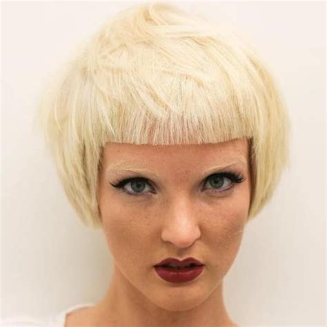 This haircut was considered both male and female, however, despite the fact that it was named by analogy with a male medieval haircut, in the fashion of the twentieth century it was made mostly by women. Pageboy Haircuts for Women