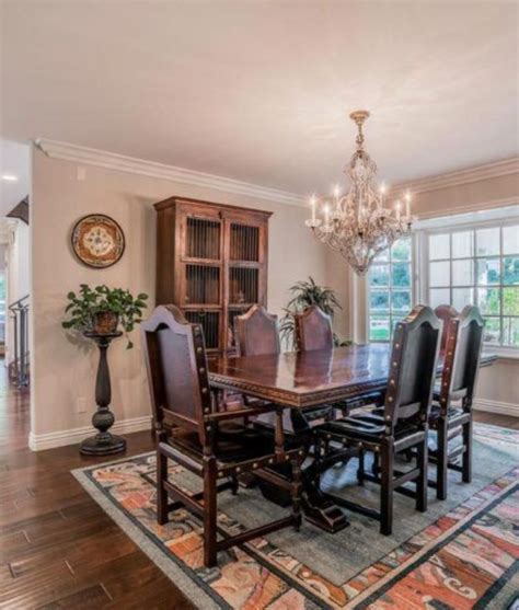 Where to place your chandelier 90 Stunning Dining Rooms With Chandeliers (PICTURES)