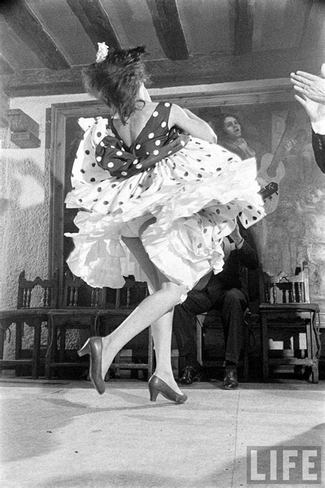30 Stunning Black And White Photos Of Gypsy Dancers In Madrid In 1960