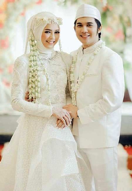 Check spelling or type a new query. Inspirasi Baju Pengantin Modern Untuk Pernikahan Impianmu ...