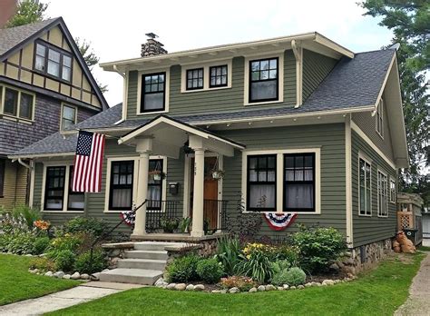 Unlike interior paint choices, the color you paint the outside of your home is a public statement. Exterior House Colors For Ranch Style Homes Paint Color ...