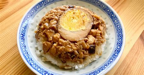 Tetapi ada juga anggapan bahwa bubur nasi dibuat oleh orang miskin karena hanya memakai sedikit beras saja. Cara Membuat Nasi Tim Untuk Orang Sakit - Gambar Bubur ...