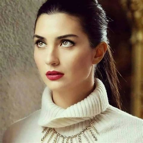 Tuba Buyukustun As Elif In The Turkish Tv Series Kara Para Ask 2014