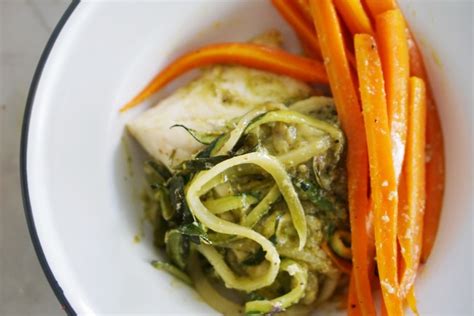 4 pieces skinless halibut fillet 4 15 inches pieces of parchment 1/2 teaspoon kosher salt 1/4 teaspoon black pepper 12 sprigs. 20-Minute Parchment Baked Halibut & Veggies | because im ...