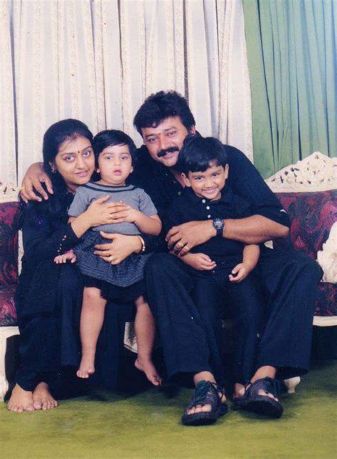 Parvathy jayaram is an indian film actress as well as she is a classical dancer, who predominantly appears in malayalam film industry. Malayalam Actor Jayaram Family Photos - MERE PIX