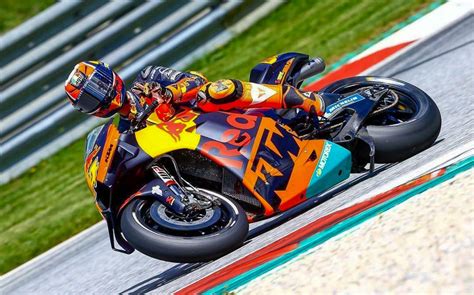 After a life spent crossing each other's paths and clashing, in one year's time history says that marc won that championship, but espargarò managed to win the title the following year, before joining his rival in motogp. motogp-pol-espargaro-repsol-honda-2021-2022-3 - BikesRepublic