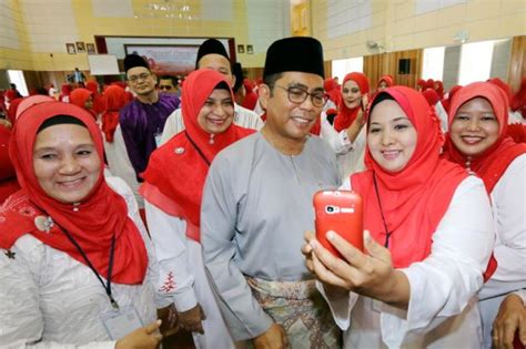Selain acara padat termasuk kunjungan hormat ke atas perdana menteri yaman. MB Johor Bakal Diguling Dakwa Ahli UMNO - Anak Sungai Derhaka