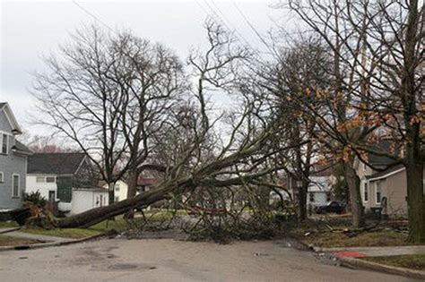 Muskegon Morning Weather Report Flooding Possible As Rain Continues High Of 42 Degrees