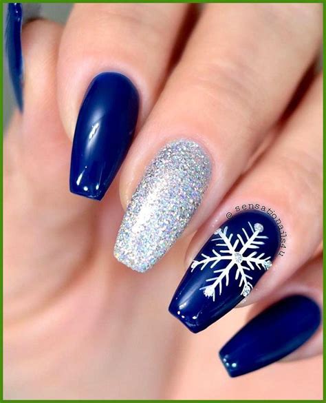 Christmas The Best Time Of The Year Fashionactivation Christmas Gel Nails New Years Nail