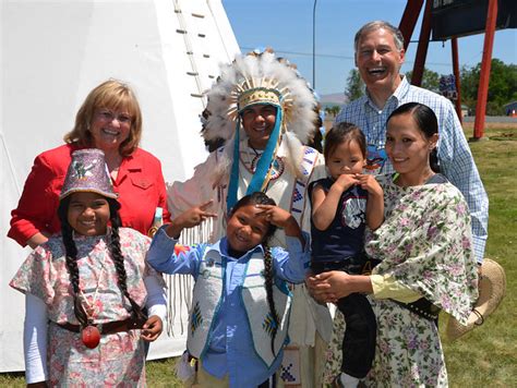 Governor Inslee And Trudi Inslee With Yakama Chief Jode Goudy And His