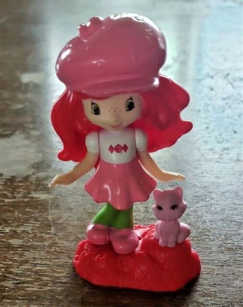 Mcdonalds Strawberry Shortcake Scented Toy 1 Happy Meal Toy 3 34