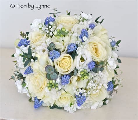 Summer weddings make us think of evoke clear skies and warm sunny top 10 tips for the best wedding flowers. Wedding Flowers Blog: Carmen's Blue and White Spring ...