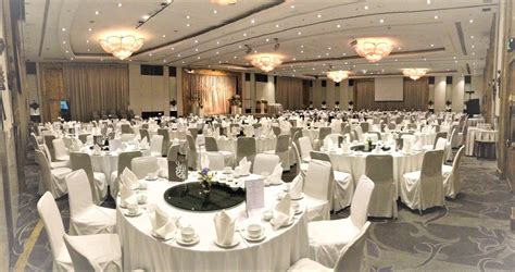A Banquet Hall With Tables And Chairs Covered In White Linens