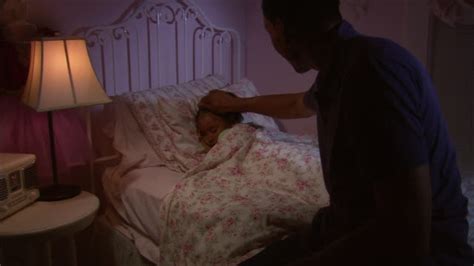 Vidéos Et Rushes De Father And Daughter Sleeping In Bed Getty Images