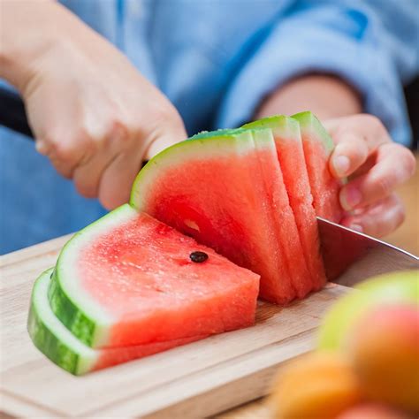 How To Cut Watermelon The Easy Way Taste Of Home