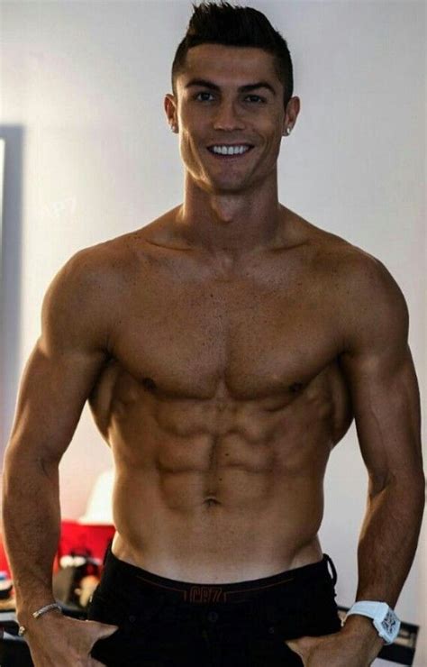 Cristiano ronaldo ist dafür bekannt, extrem auf seinen körper zu achten. 20 besten Cristiano Ronaldo Bilder auf Pinterest | Fußball ...